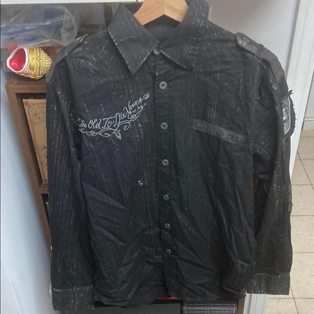 Y2K Roar Men's Black Casual Button Down Shirt